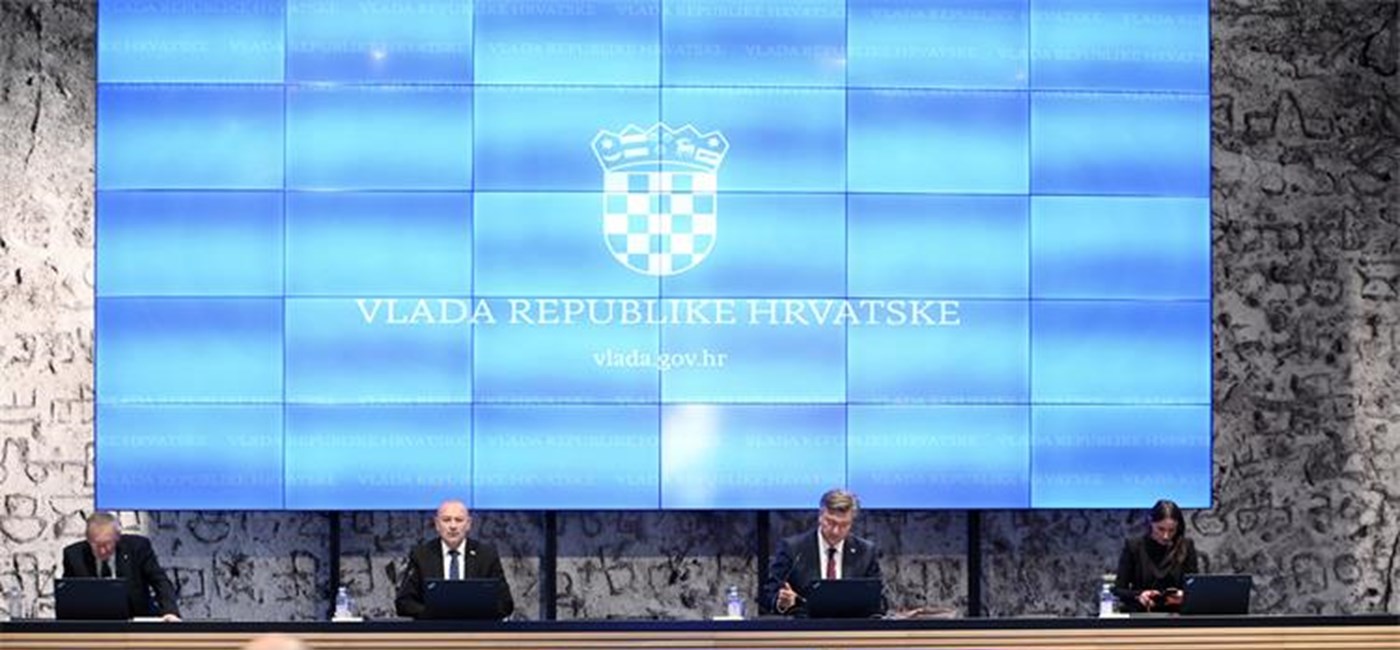 PM: Retail turnover shifts from non-working days to working days